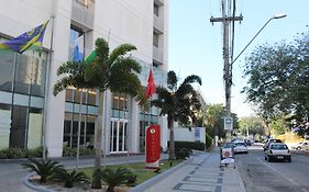 Ramada Hotel&Suites Campos Pelinca